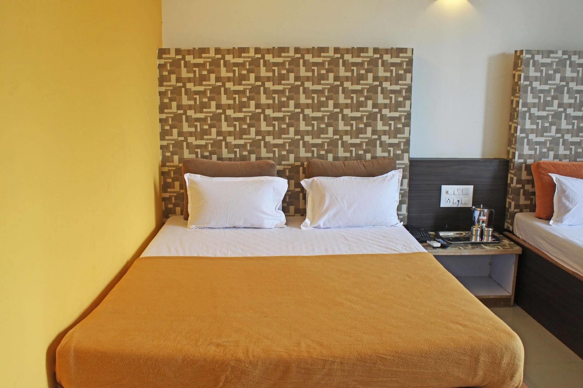 Hotel Malhar Palace Shirdi Dış mekan fotoğraf