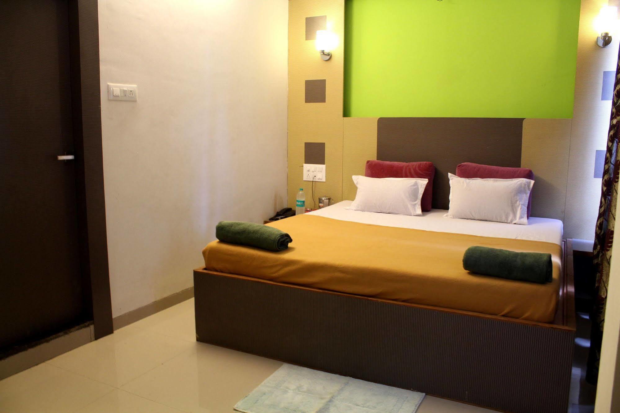 Hotel Malhar Palace Shirdi Dış mekan fotoğraf