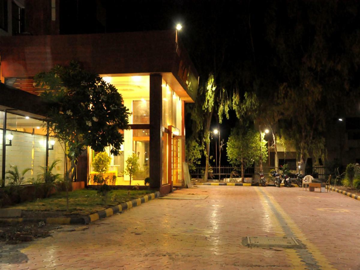 Hotel Malhar Palace Shirdi Dış mekan fotoğraf