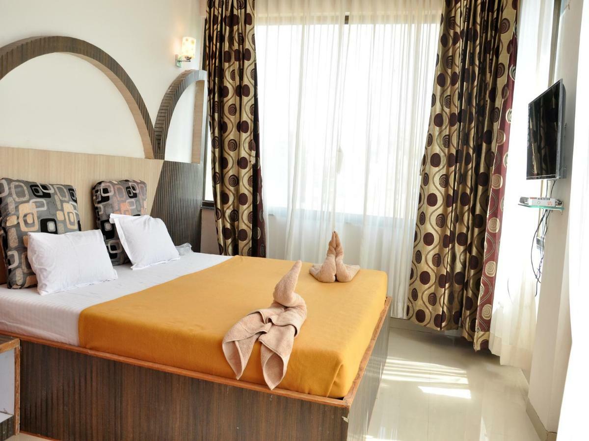 Hotel Malhar Palace Shirdi Dış mekan fotoğraf
