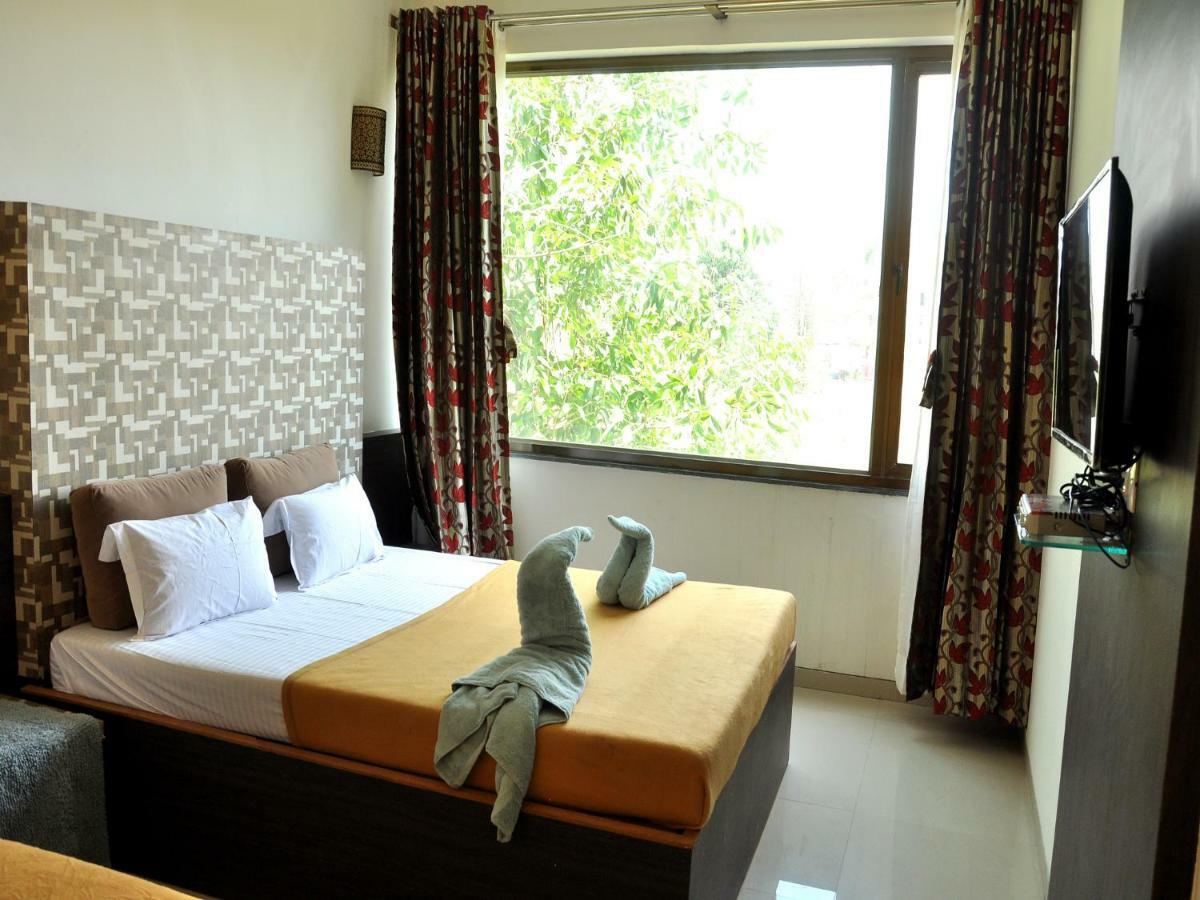 Hotel Malhar Palace Shirdi Dış mekan fotoğraf